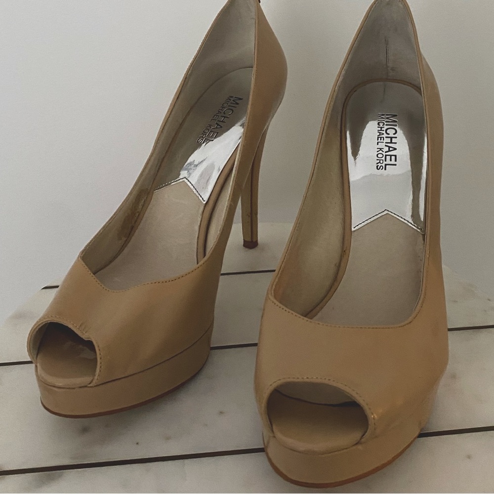 Michael Kors Nude pump in size 9.5.